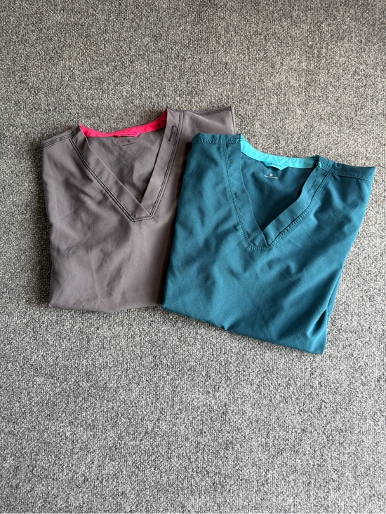 Carhartt Tops - V-Neck Carhartt Medical Scrub Tops - Teal and Gray Size S‎